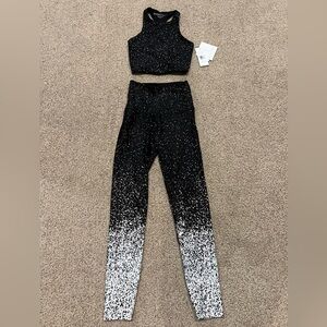 NWOT Beyond Yoga Alloy Ombre Crop Tank and Leggings Workout Set in Hologram
